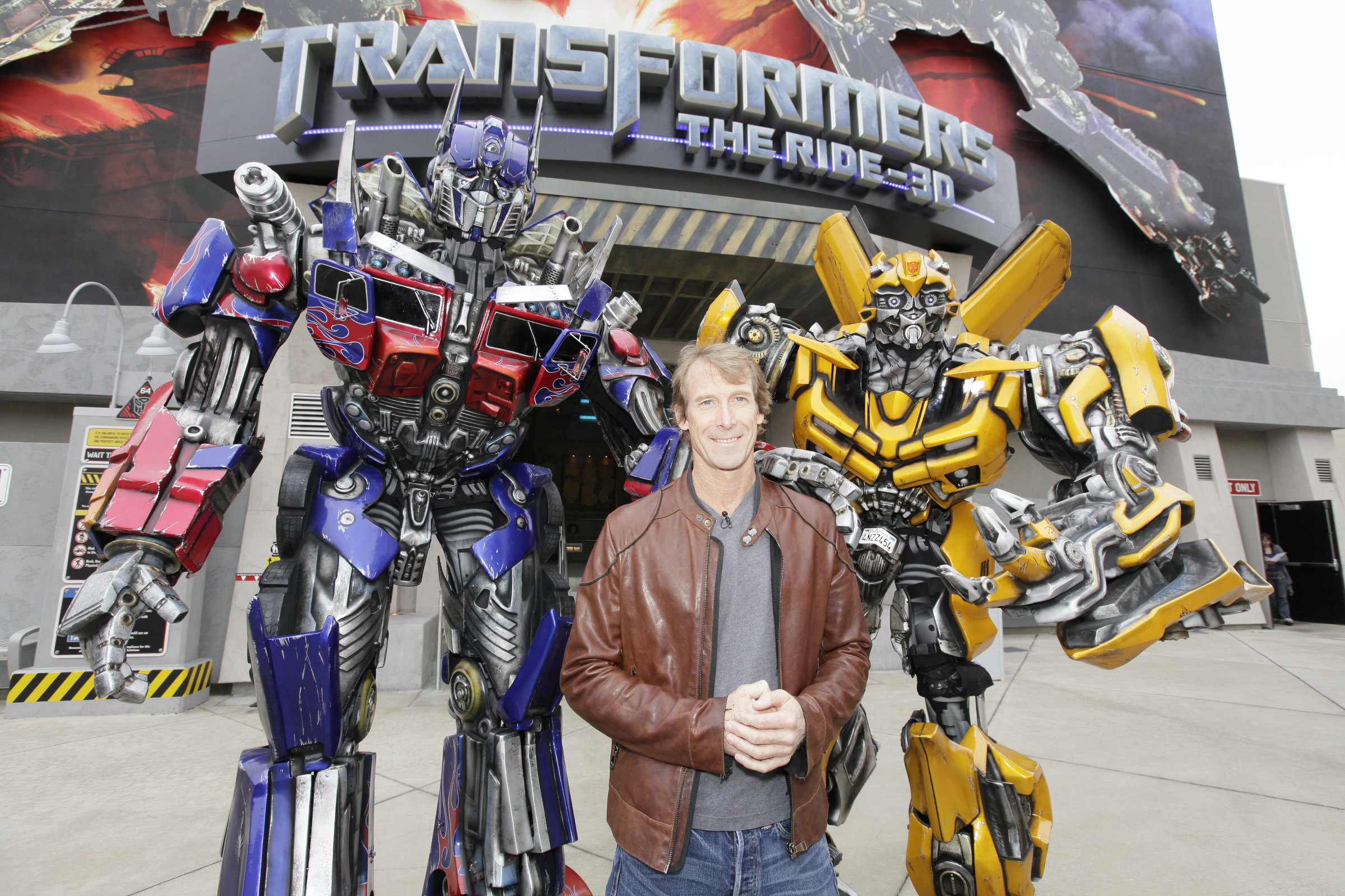Transformers izle. Трансформеры Майкла Бэя. Трансформеры Майкла Бэя 2007.