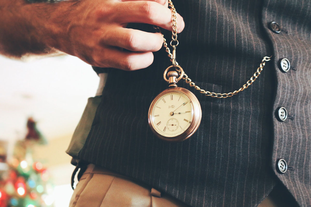 4-popular-films-tv-shows-that-embraced-classic-pocket-watches-the