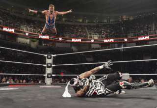 Netflix WWE Monday Night Raw (5)
