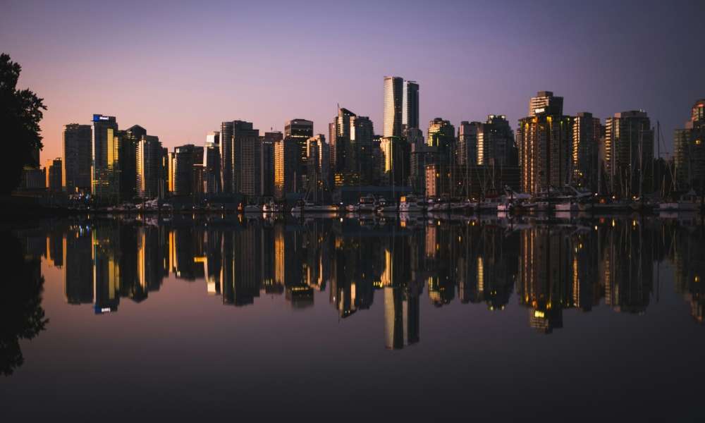 https://unsplash.com/photos/city-skyline-near-water-VLW2GjQHlgE