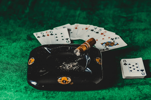 https://www.pexels.com/photo/brown-tobacco-on-black-ashtray-2224832/