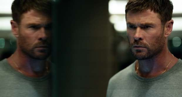 Chris Hemsworth stars as Davis in CRIME 101 Photo Credit Dean Rogers_rgb (Large)
