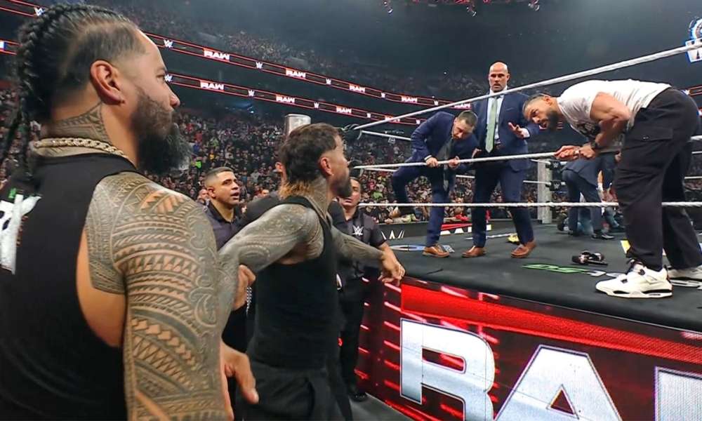 WWE Roman Reigns and Usos