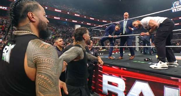 WWE Roman Reigns and Usos