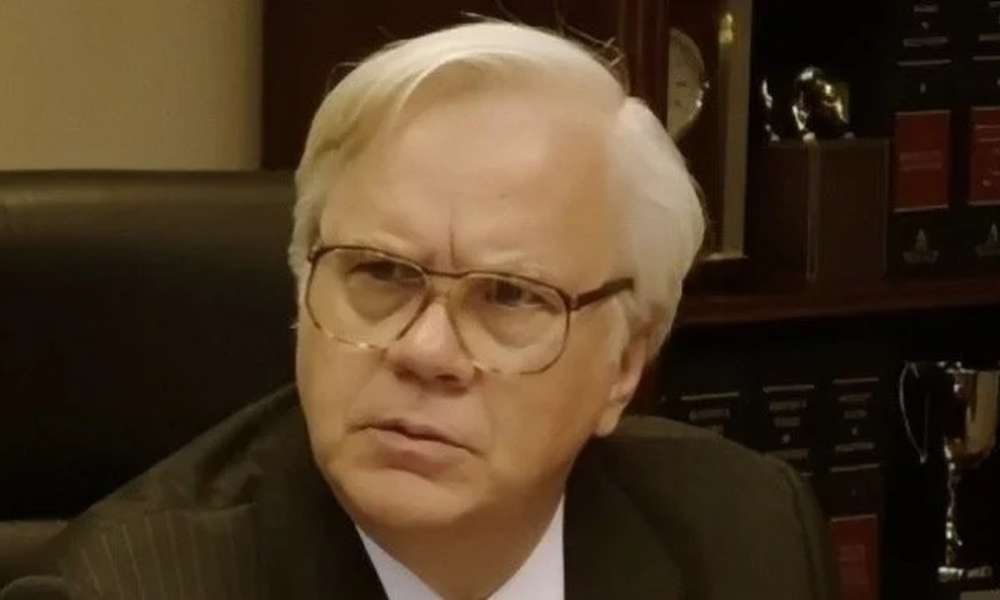 Featured image for Tim Robbins Cast in First Movie in 7 Years, Emma Stone & Chris Pine Also Star