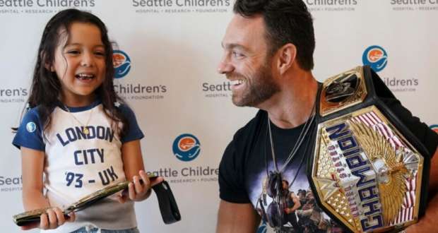 Featured image for Charlotte Flair & LA Knight Pay Tribute To WWE Fan Scarlett Guillen Following Her Passing