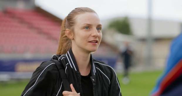 Featured image for Here's Who Plays Lizzie Davis On Ted Lasso